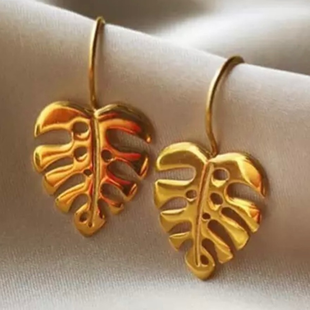 ✨✨Dainty Leaf Drop Earring✨✨